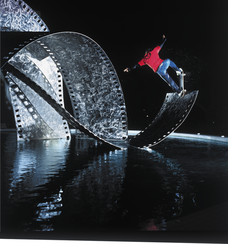 Daewon Song in 2004, doing what is honestly some pretty cool-looking shit. (Photo by Seu Trinh)